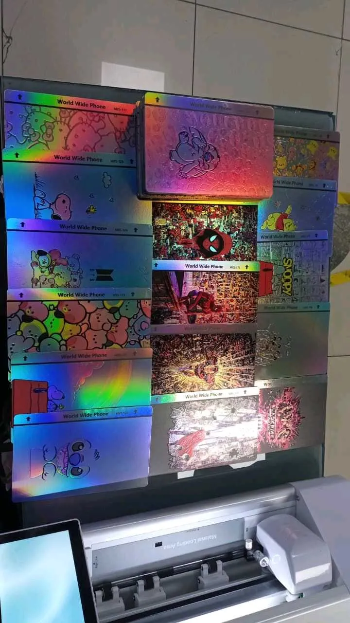 Mica Holográfica para Celular con Corte (Paquete 50 Pz)