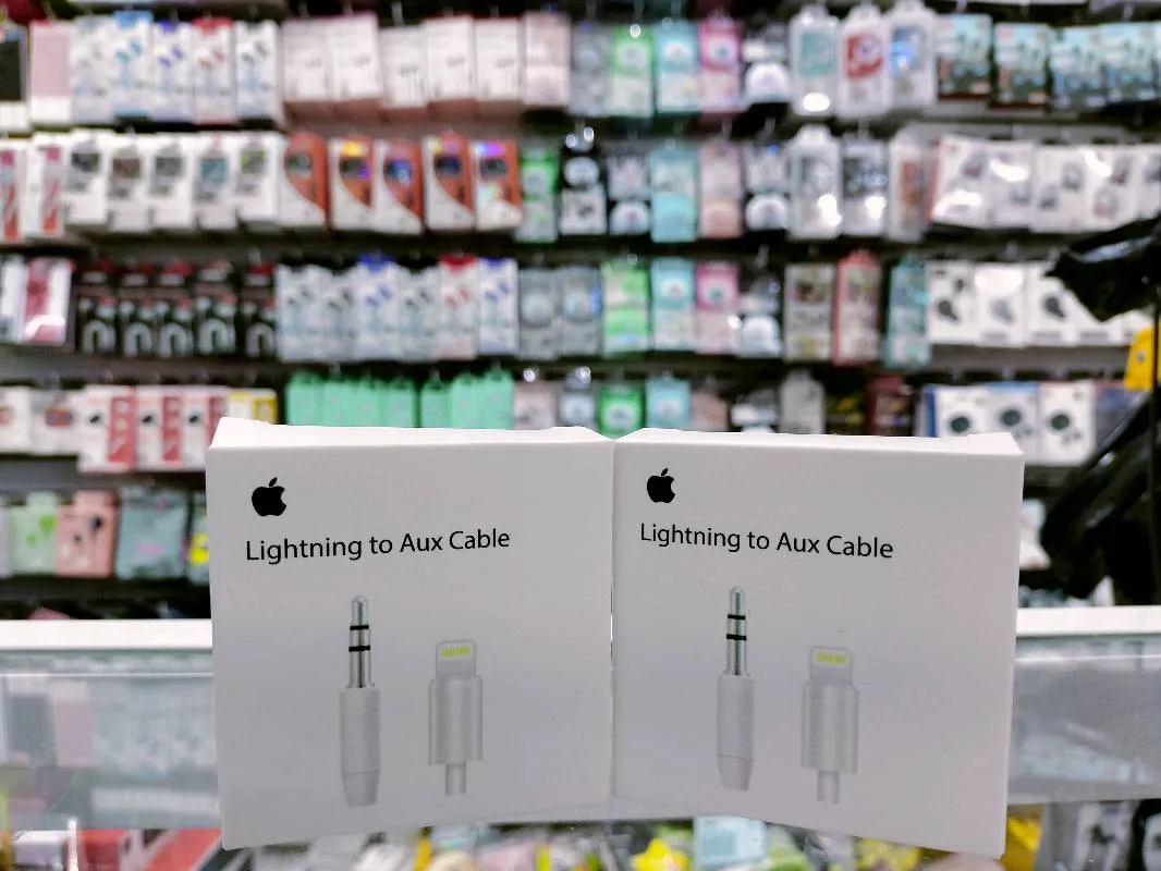 Cable Adaptador Tipo Apple Lightning a Auxiliar 3.5mm