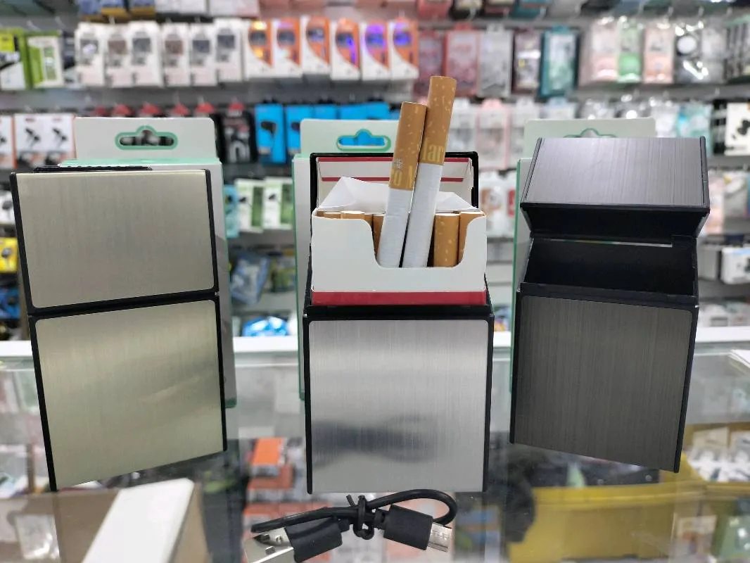 Cigarrera Metálica con Encendedor USB